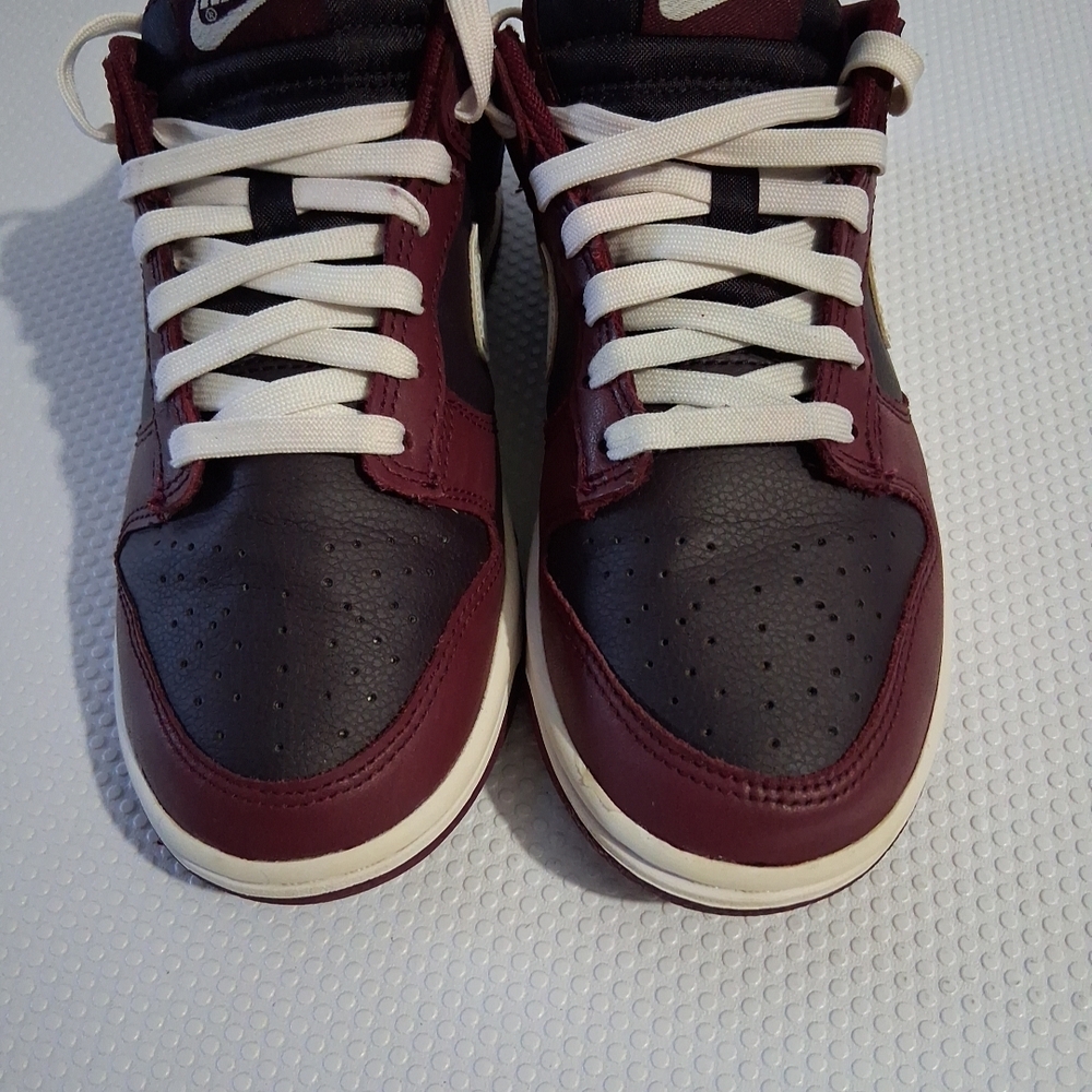 Nike Burgundy and Black Athletic Shoes - Picture 6 of 9